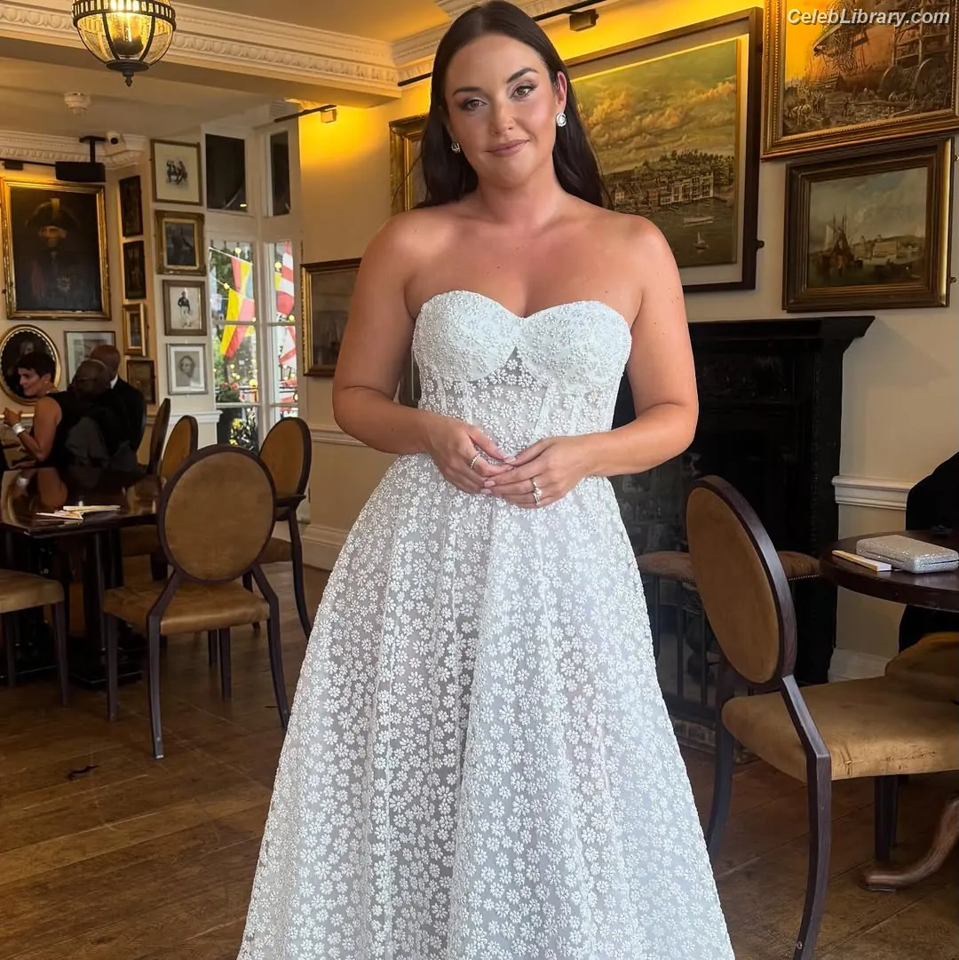 Jacqueline Jossa photo 18 of 528