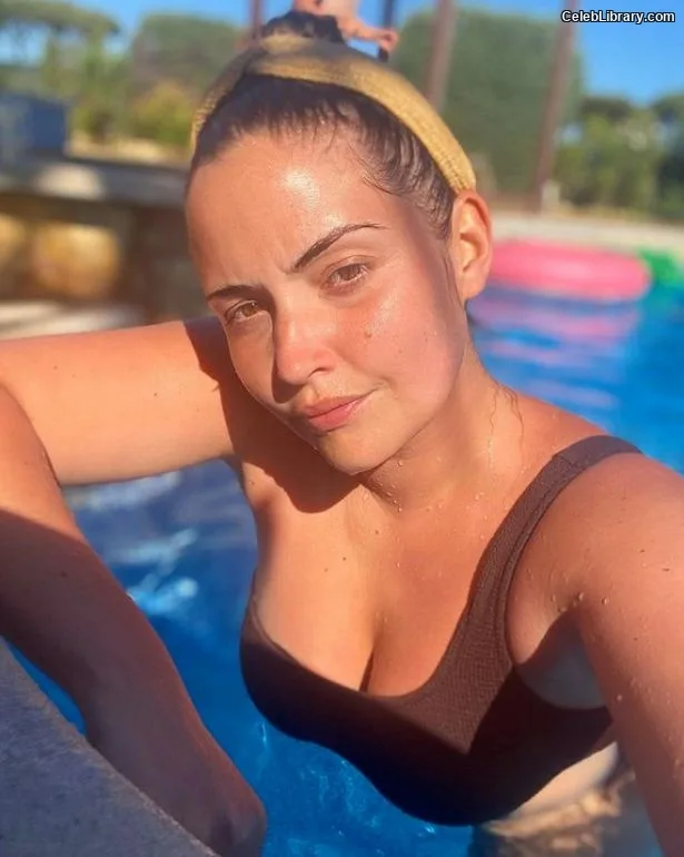Jacqueline Jossa photo 2 of 529