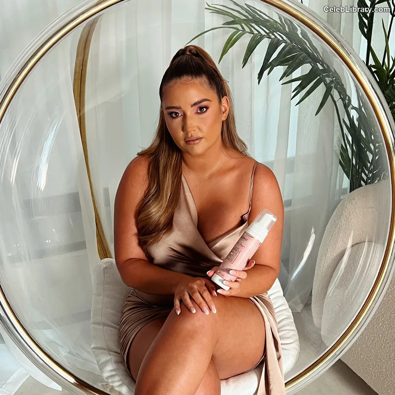 Jacqueline Jossa photo 17 of 529