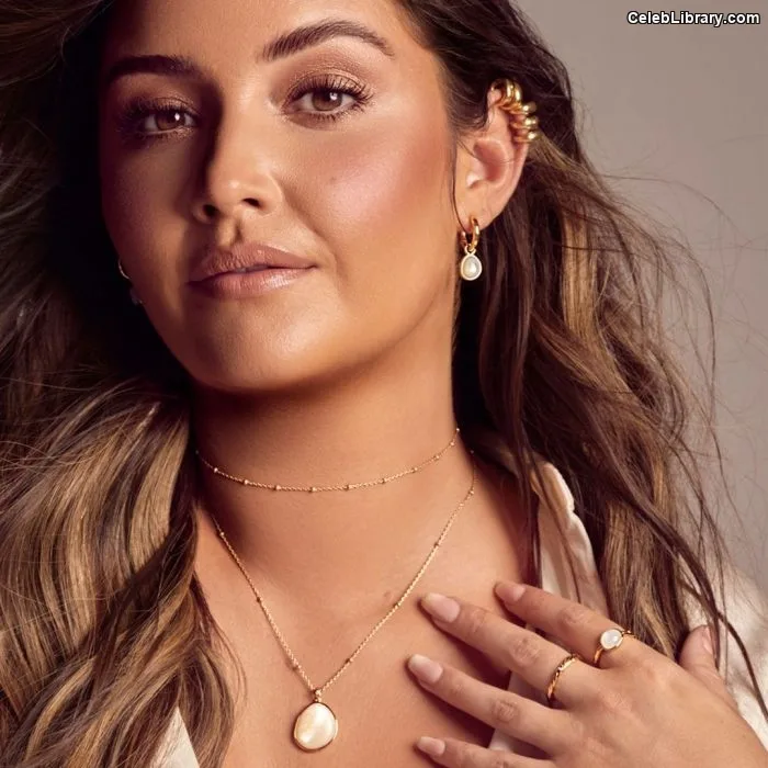 Jacqueline Jossa photo 24 of 529