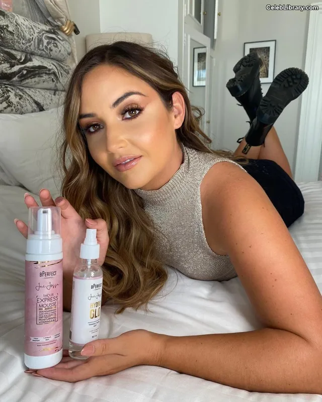 Jacqueline Jossa photo 8 of 529
