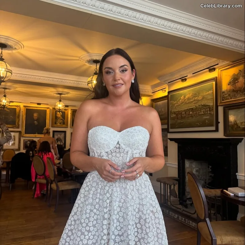 Jacqueline Jossa photo 19 of 529
