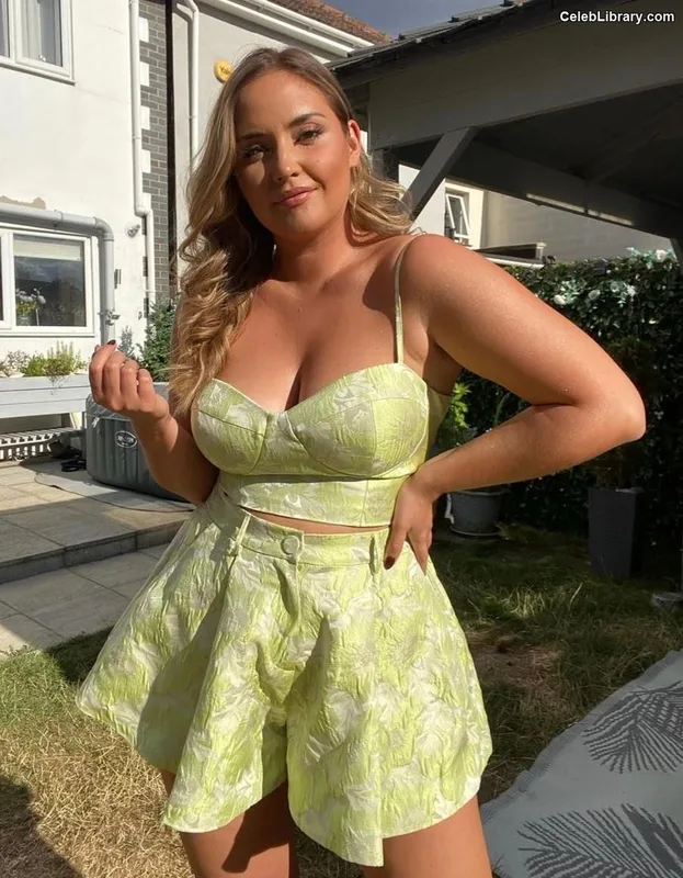 Jacqueline Jossa photo 3 of 529