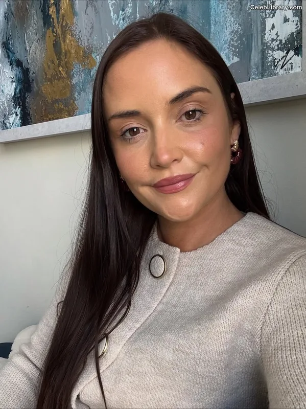 Jacqueline Jossa photo 8 of 529