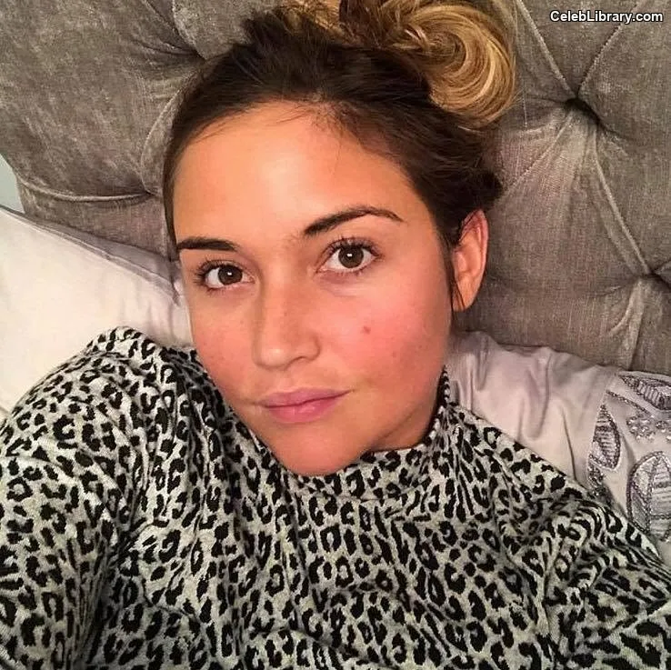 Jacqueline Jossa photo 6 of 529
