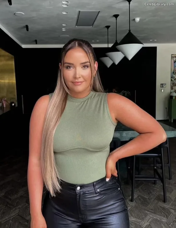 Jacqueline Jossa photo 3 of 529