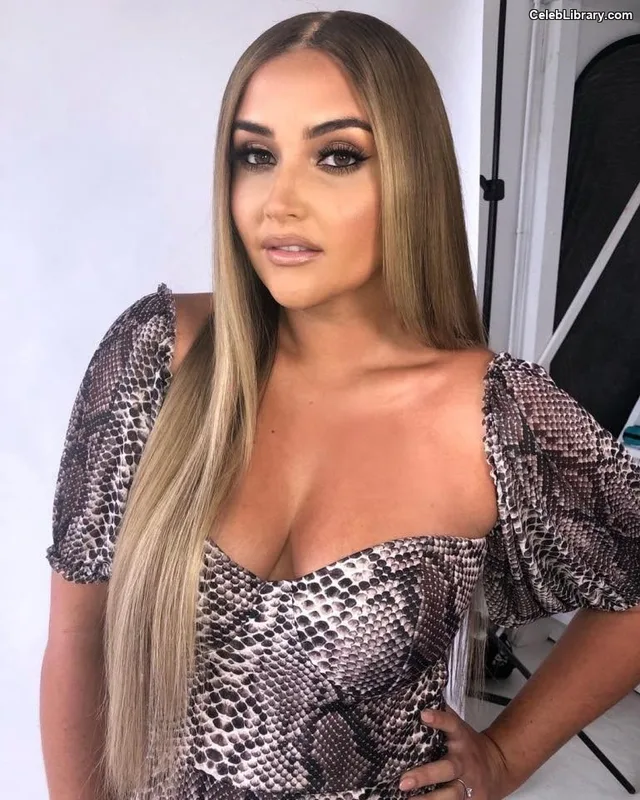 Jacqueline Jossa photo 10 of 529