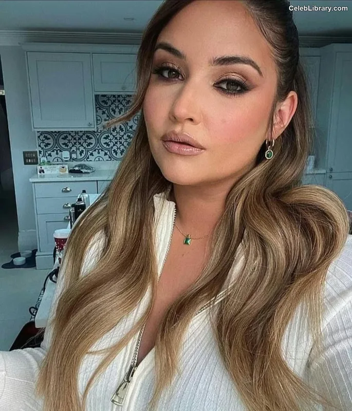 Jacqueline Jossa photo 1 of 529