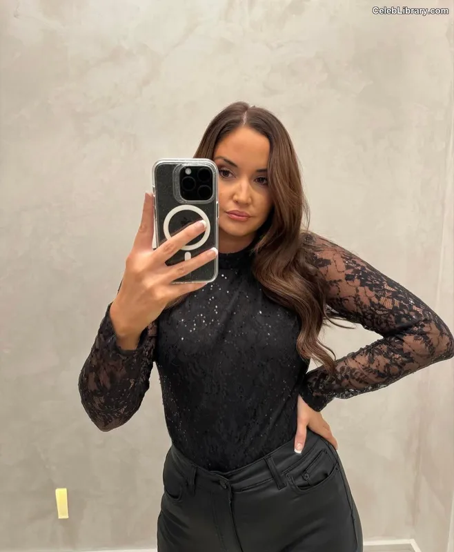 Jacqueline Jossa photo 2 of 529