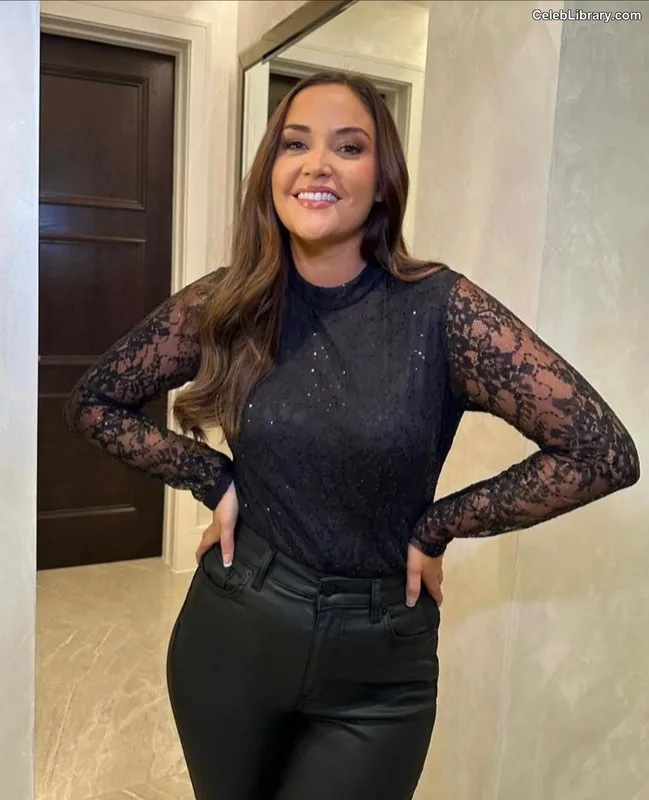 Jacqueline Jossa photo 4 of 529