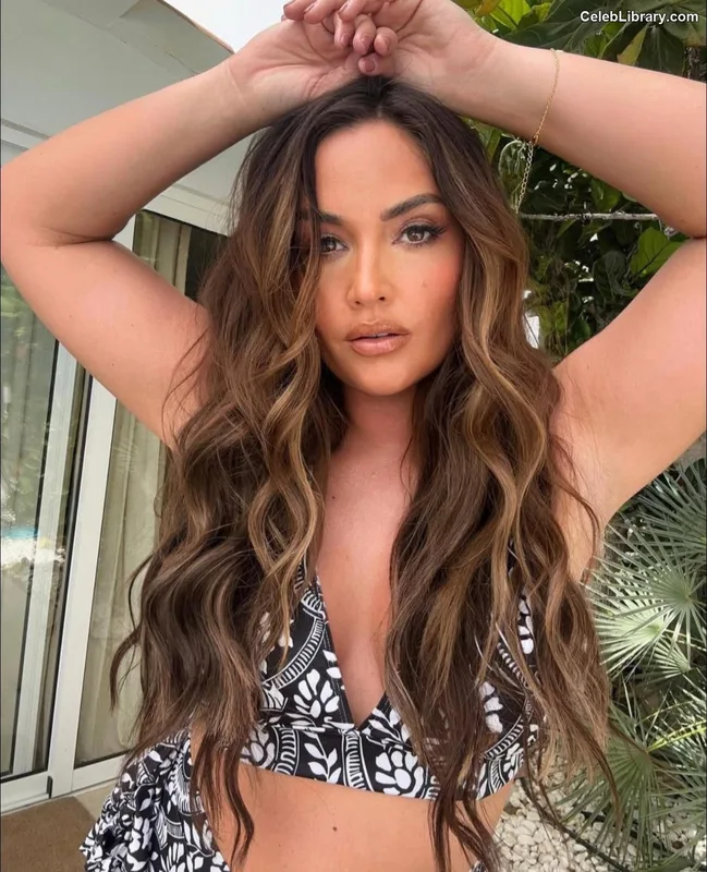 Jacqueline Jossa photo 6 of 529