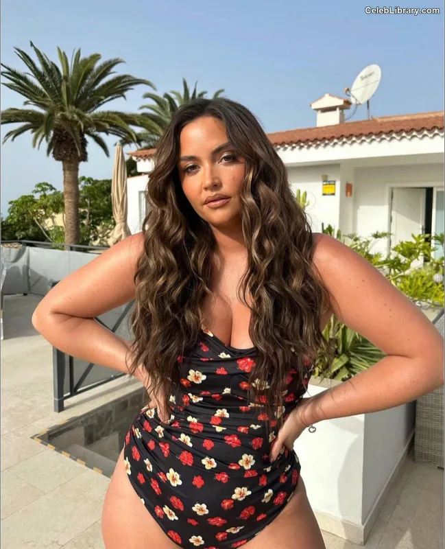 Jacqueline Jossa photo 8 of 529