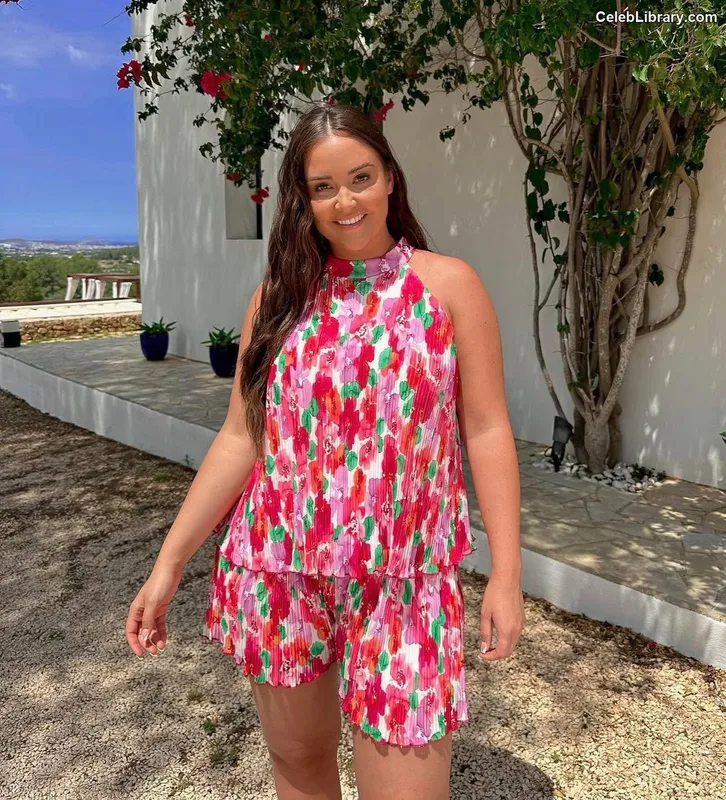 Jacqueline Jossa photo 14 of 529