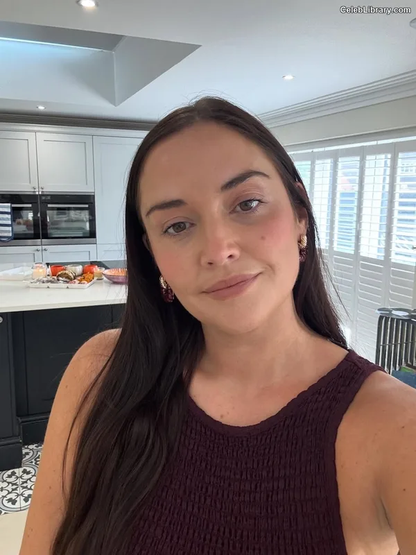Jacqueline Jossa photo 19 of 529