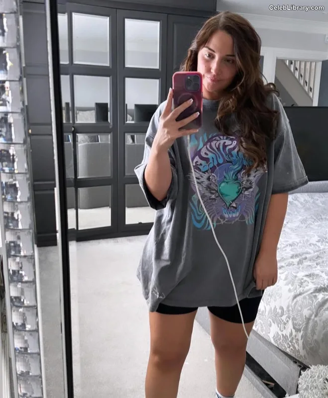 Jacqueline Jossa photo 16 of 529