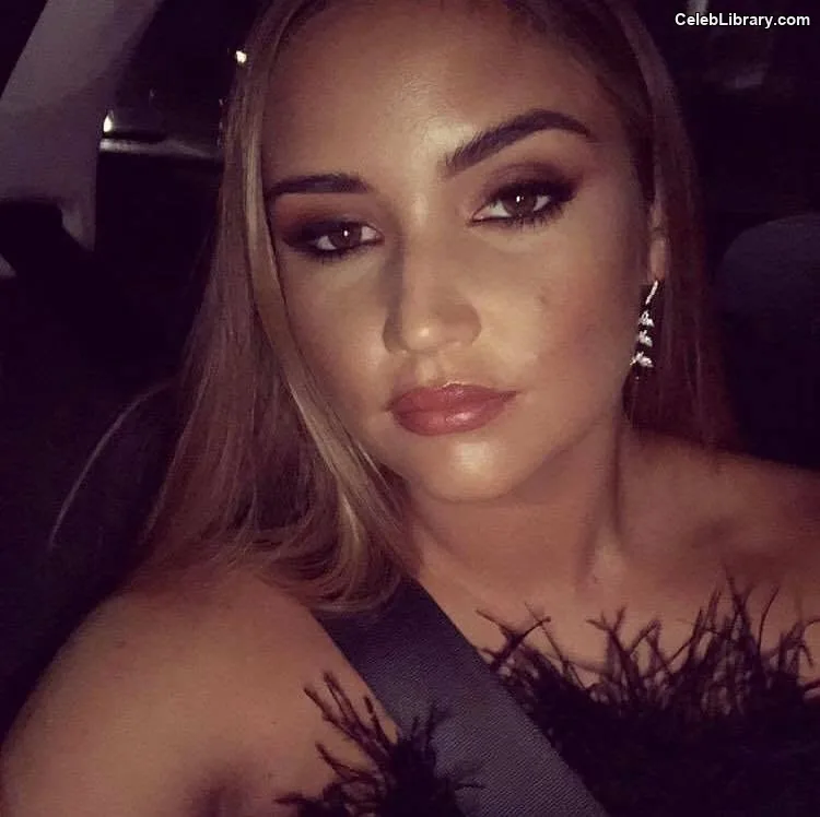 Jacqueline Jossa photo 2 of 529