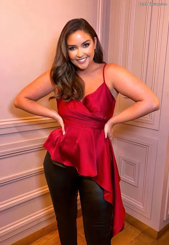 Jacqueline Jossa photo 7 of 529