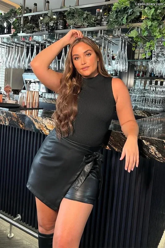 Jacqueline Jossa photo 9 of 529