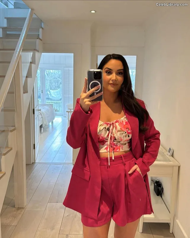 Jacqueline Jossa photo 3 of 529
