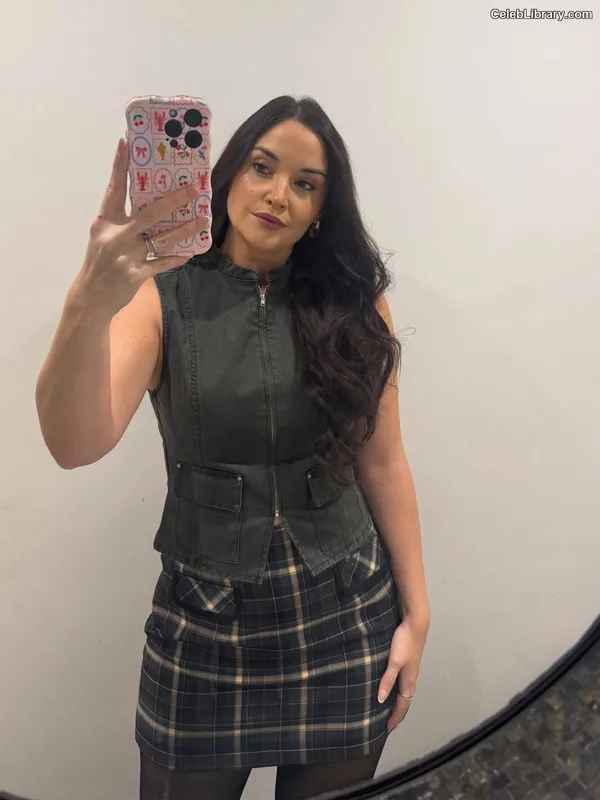 Jacqueline Jossa photo 6 of 529