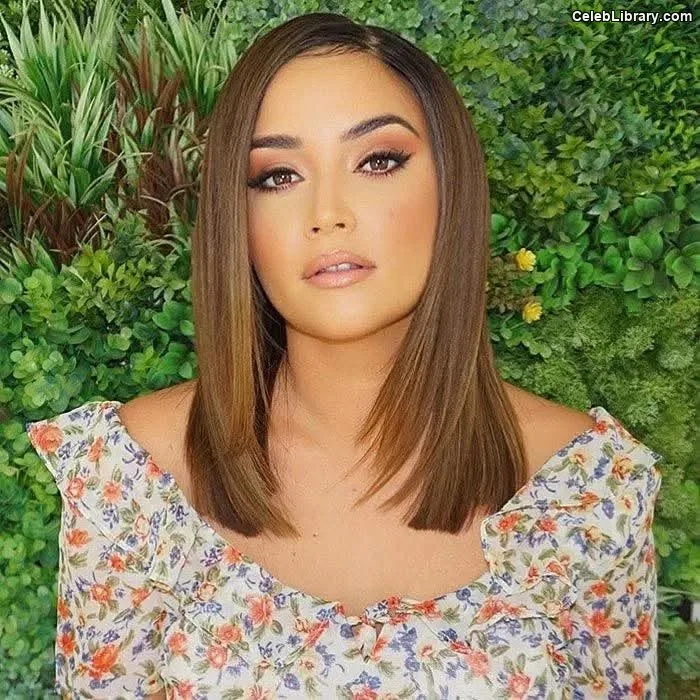 Jacqueline Jossa photo 8 of 529