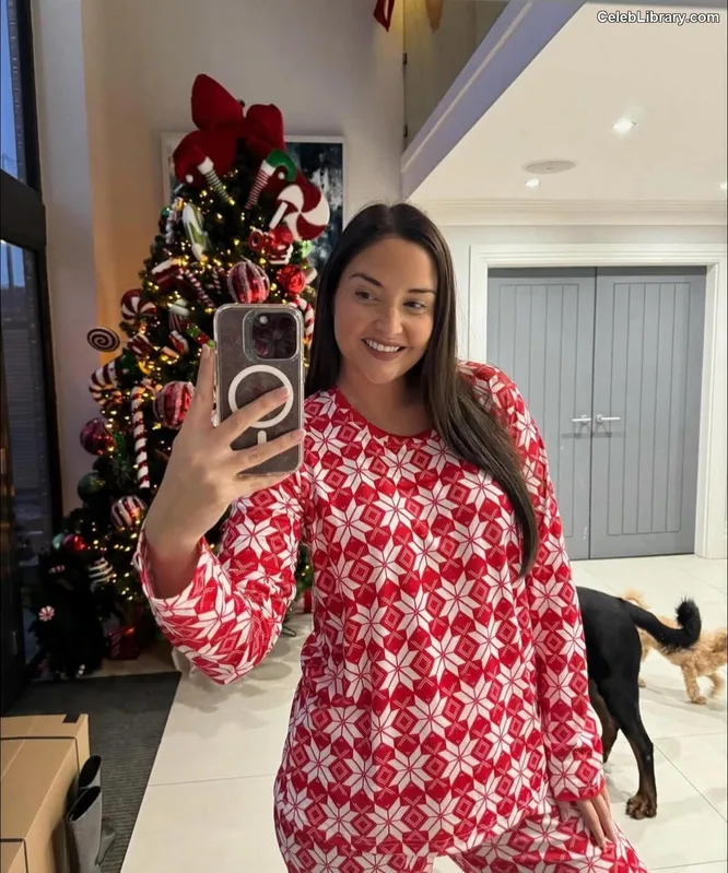 Jacqueline Jossa photo 14 of 529