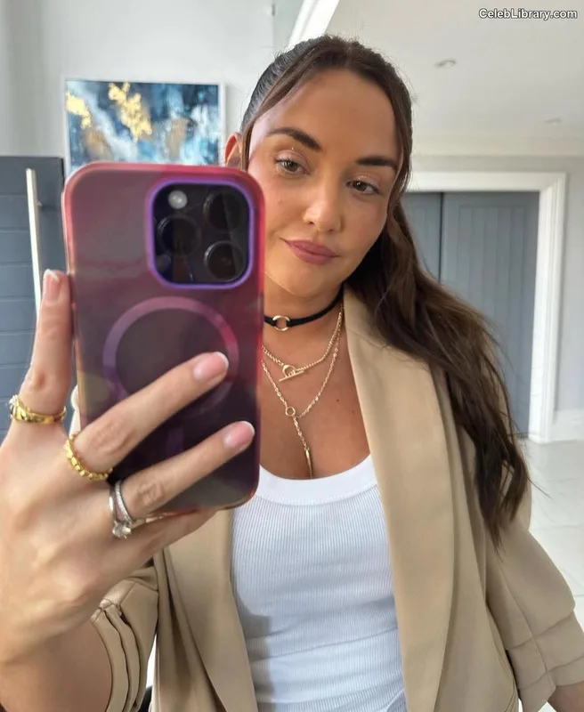 Jacqueline Jossa photo 15 of 529