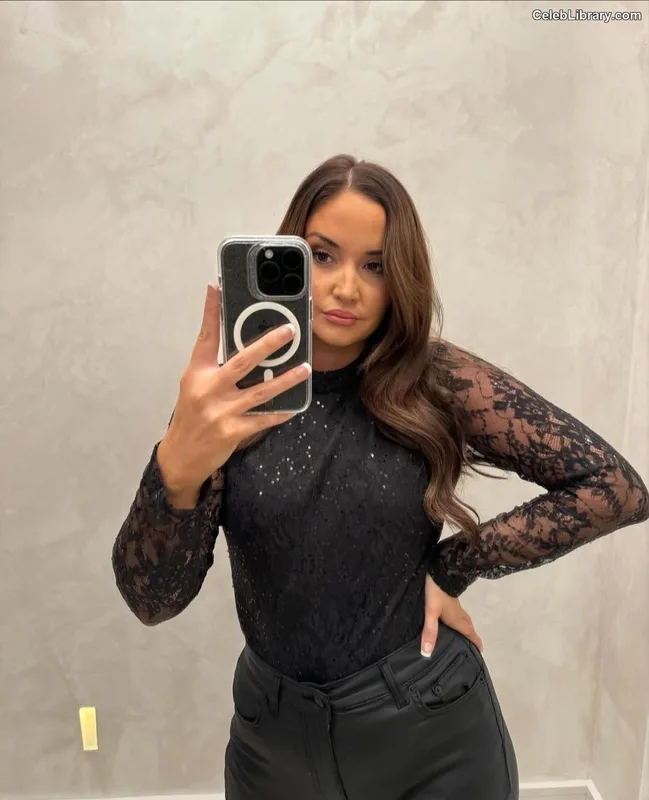 Jacqueline Jossa photo 16 of 529