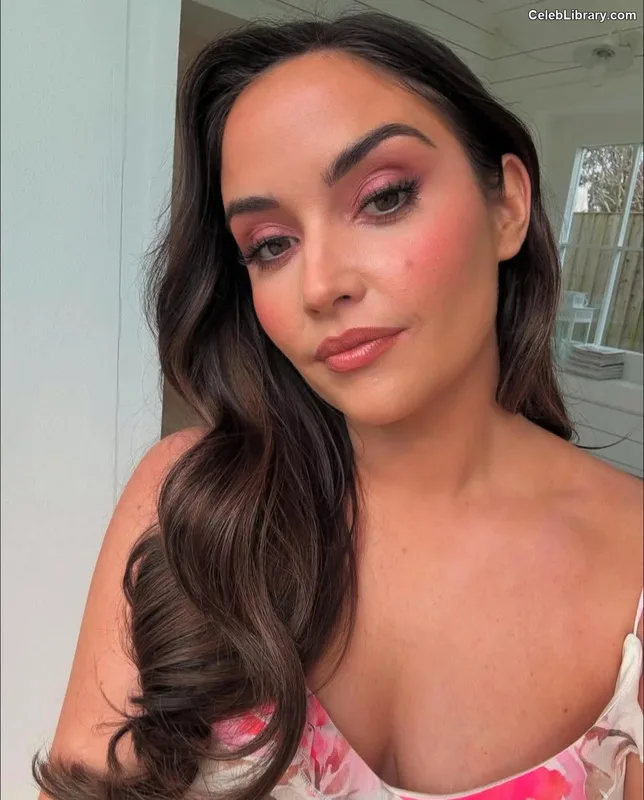 Jacqueline Jossa photo 19 of 529