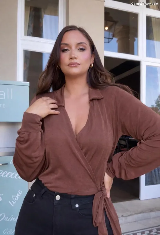 Jacqueline Jossa photo 13 of 529