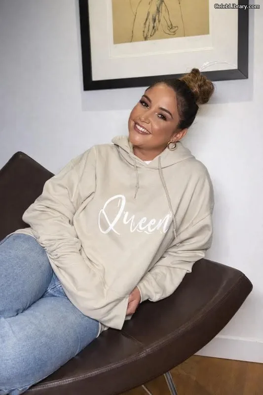 Jacqueline Jossa photo 2 of 529