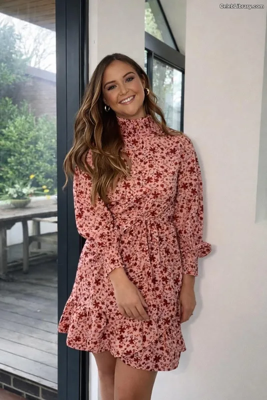 Jacqueline Jossa photo 3 of 529