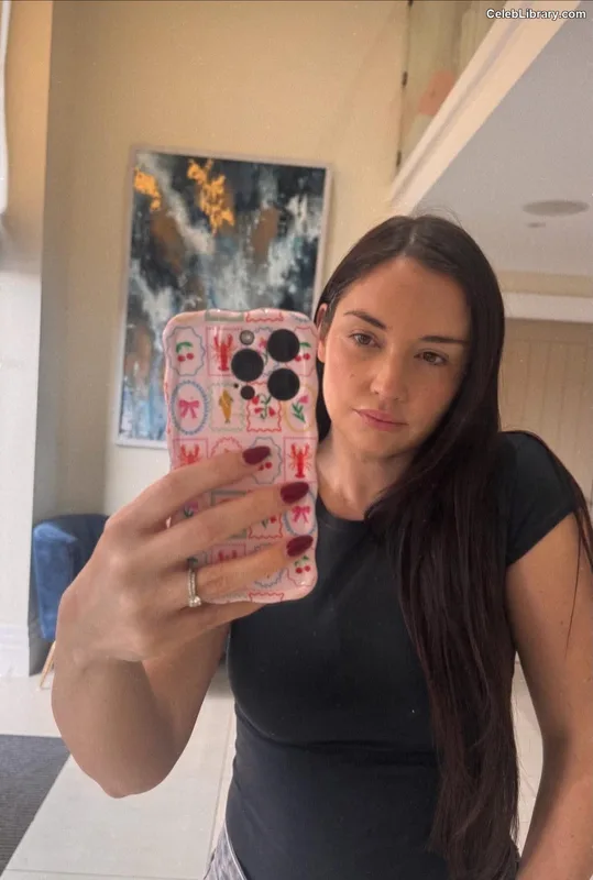 Jacqueline Jossa photo 8 of 529