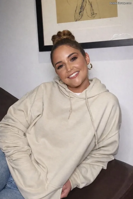 Jacqueline Jossa photo 10 of 529