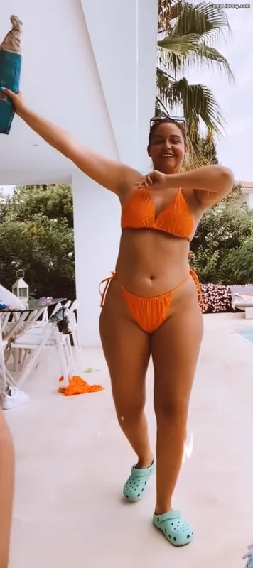 Jacqueline Jossa photo 10 of 529