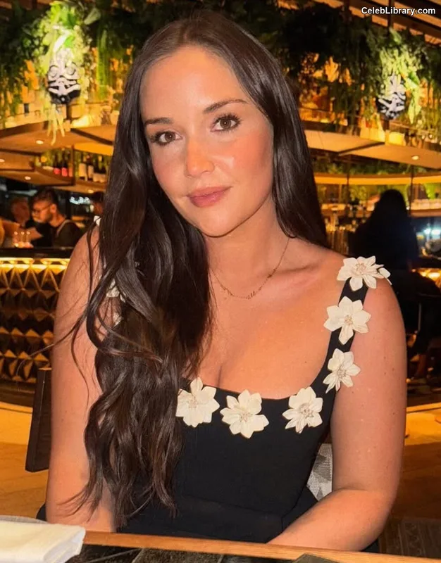 Jacqueline Jossa photo 2 of 529
