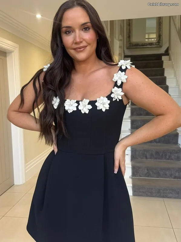 Jacqueline Jossa photo 3 of 529