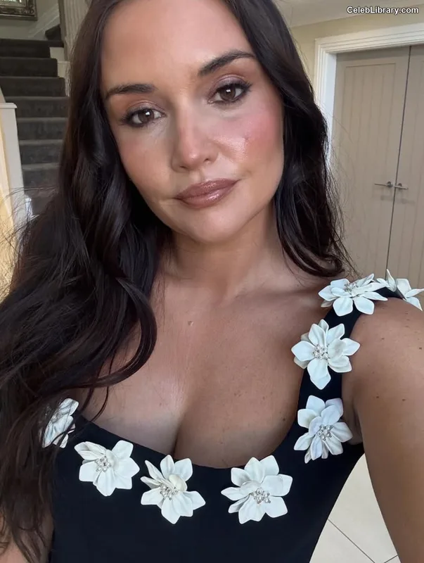 Jacqueline Jossa photo 5 of 529