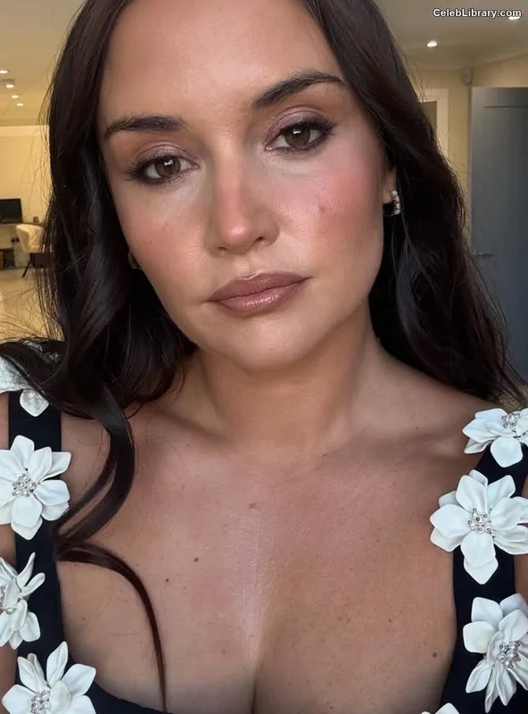 Jacqueline Jossa photo 6 of 529