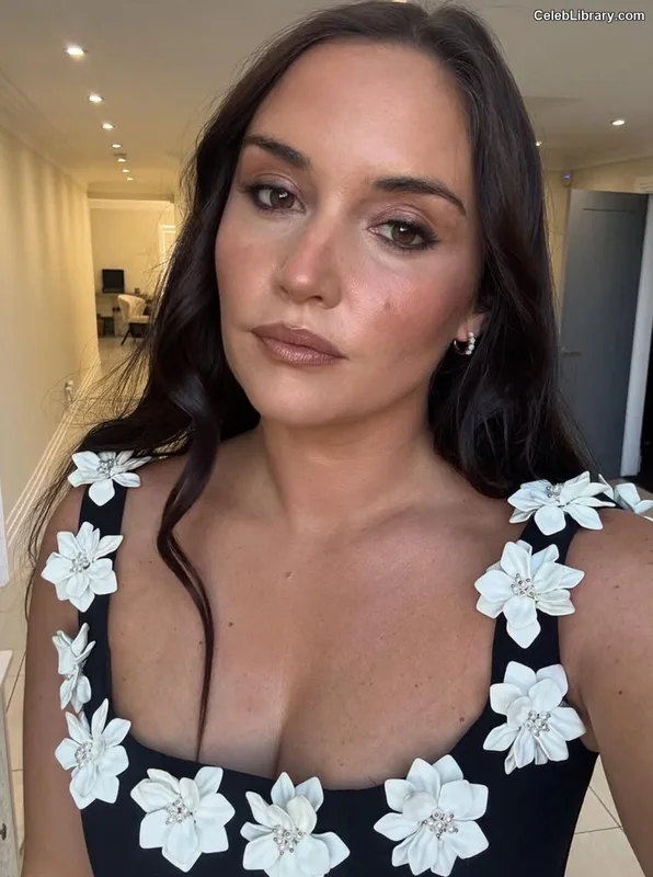 Jacqueline Jossa photo 7 of 529