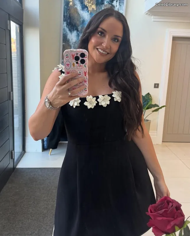 Jacqueline Jossa photo 8 of 529
