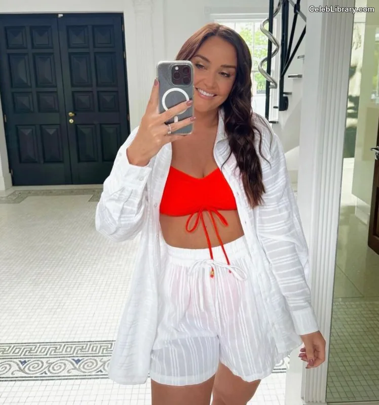 Jacqueline Jossa photo 7 of 529