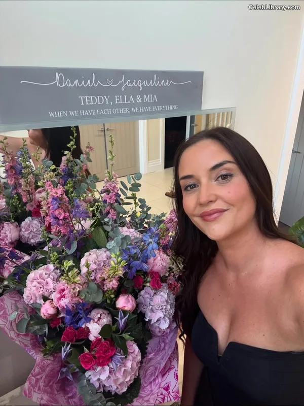 Jacqueline Jossa photo 3 of 529