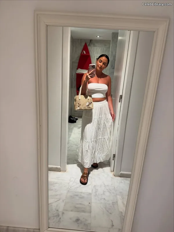 Jacqueline Jossa photo 10 of 529