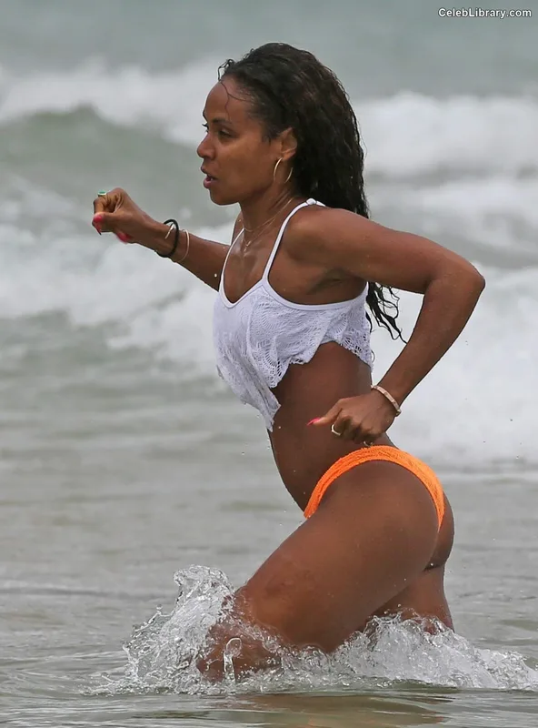 Jada Pinkett Smith photo 2 of 43