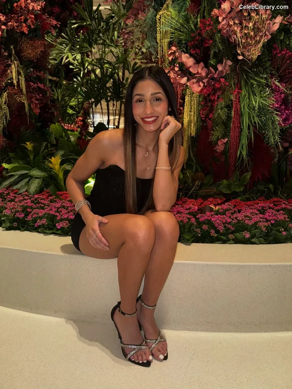 Jadalie Medeiros photo 9 of 90
