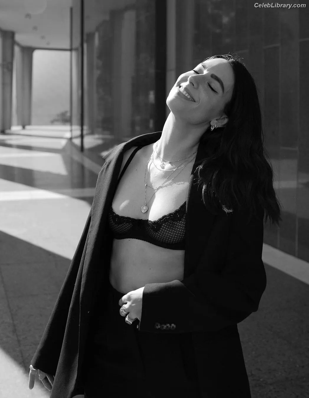 Jade Catta-Preta photo 6 of 83