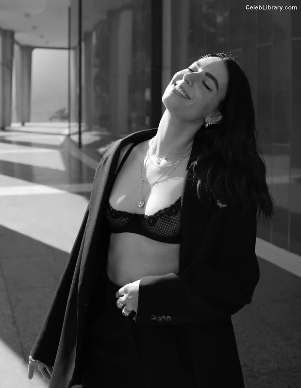 Jade Catta-Preta photo 3 of 81