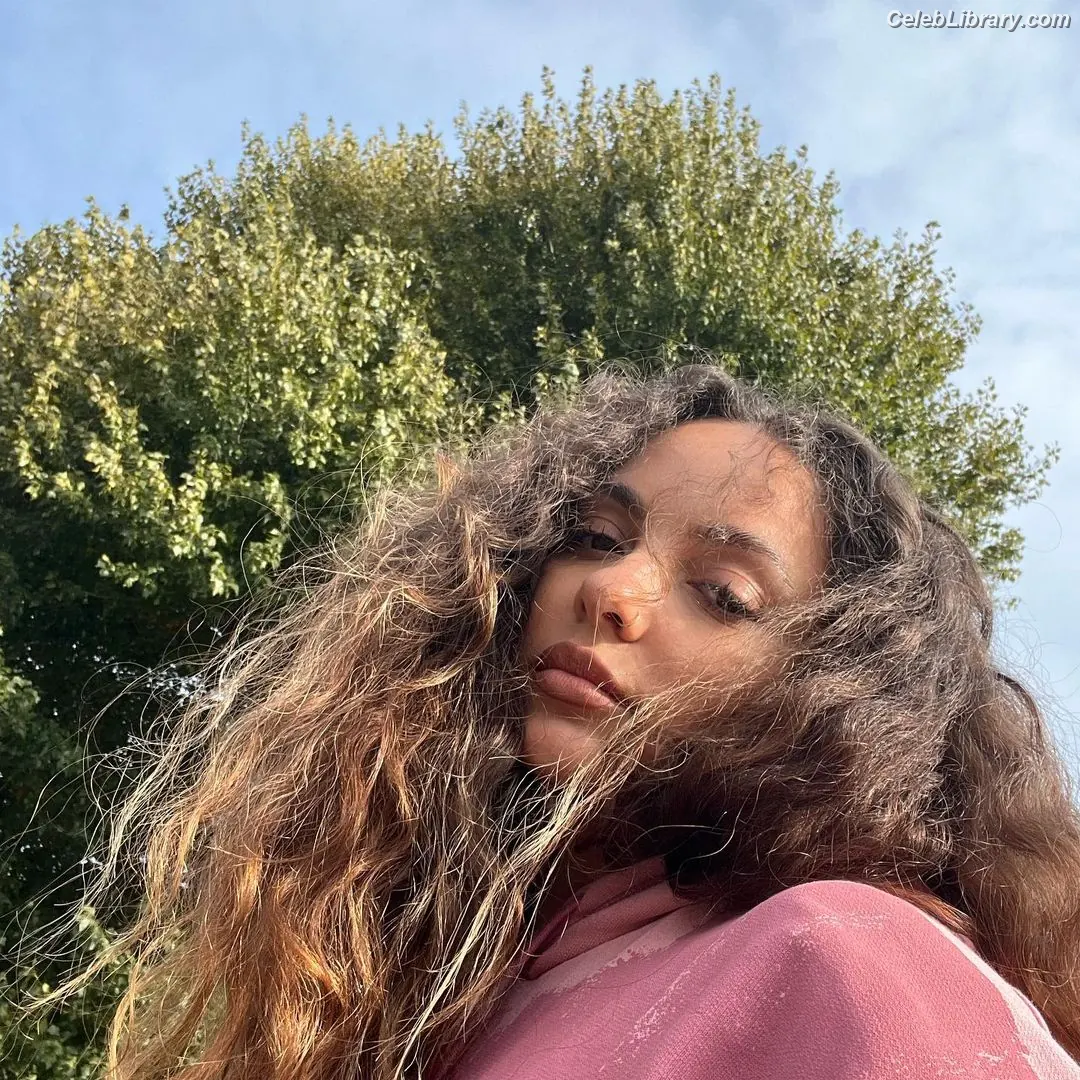 Jade Thirlwall photo 15 of 475