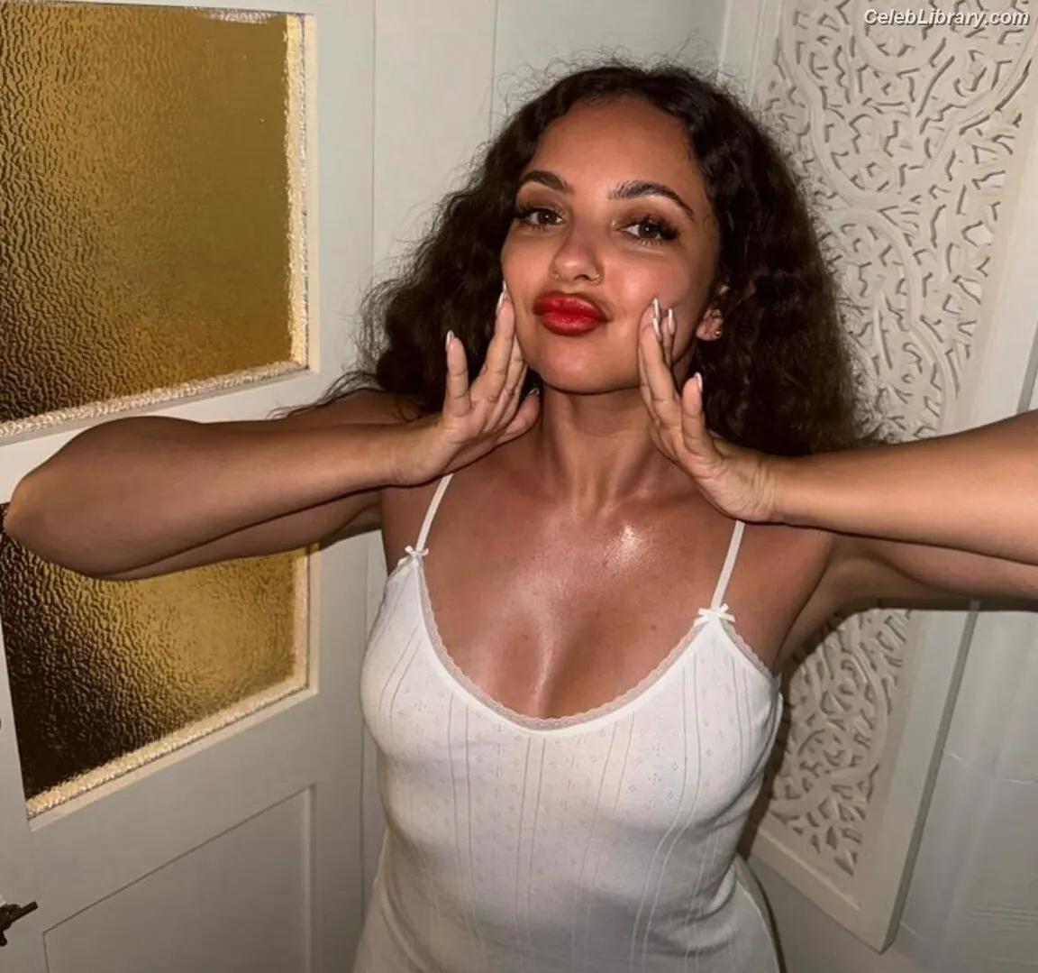 Jade Thirlwall photo 9 of 475